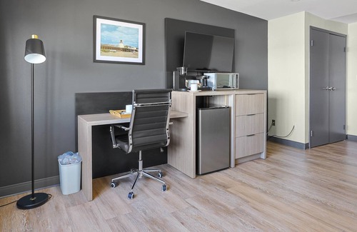Jordan Harbour Hotel | The Jordan Ramada by Wyndham