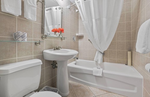 Jordan Harbour Hotel | The Jordan Ramada by Wyndham