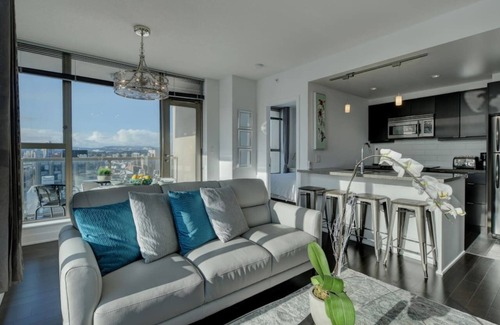 Inner Harbour Condo | The Juliet-Beautiful Fully Furnished 2 bed 2 bath condo