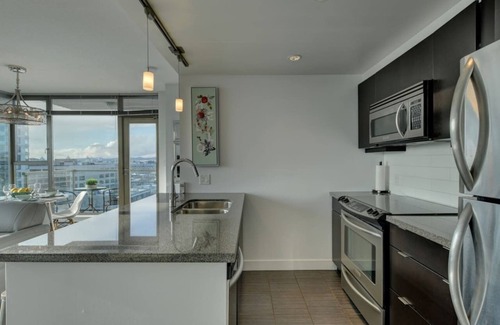 Inner Harbour Condo | The Juliet-Beautiful Fully Furnished 2 bed 2 bath condo