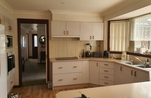 Wallerawang House | The Junction Estate. Cool, Calm and Cozy.