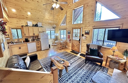 Heber Cabin | The Juniper Grove | Loft & Private Hot Tub!