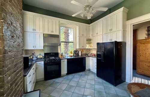 Hannon Park House | The Kate Shepard House is a beautiful Queen Victorian catalog home that was built in 1897. Come experience a genuine southern getaway complete with charm and comfort in this beautiful 6 bedroom 6 and half bathroom home in Mobile Alabama. Plenty of ro