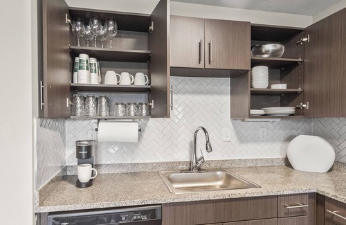 Tuscaloosa Condo | The Kathleen Riverfront Condo with Pool & Gym Access