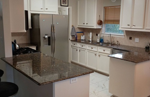 Clear Lake Shores House | The Kemah house is on the Bay side of 146, ½ mile up Kipp Ave to the Boardwalk