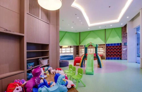 Kelapa Gading Timur Apartment | The Kensington Royal Suites W/ Free parking & Wifi