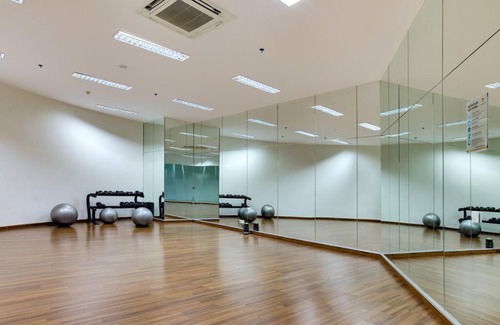 Kelapa Gading Timur Apartment | The Kensington Royal Suites W/ Free parking & Wifi