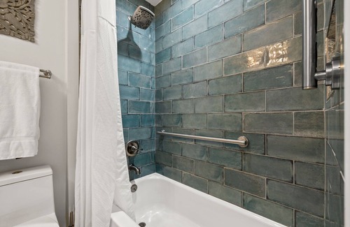 Historic Kenwood Bed & Breakfast | The Kenwood Gables Boutique Bed & Breakfast