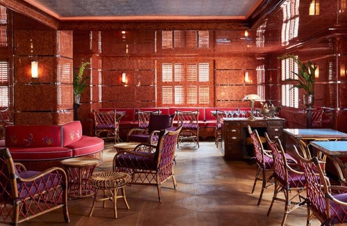 Mount Vernon House | The King at Ulysses Hotel: Canopy Beds & Vintage Finds in Mount Vernon