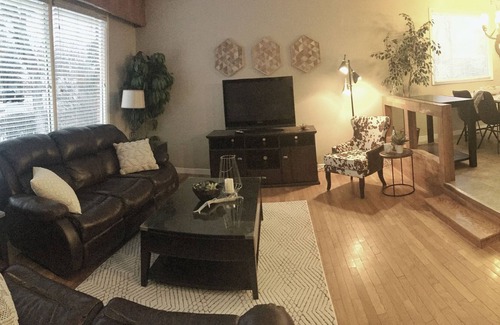 Regina House | The King of Queen has a King size bed and all the amenities of home