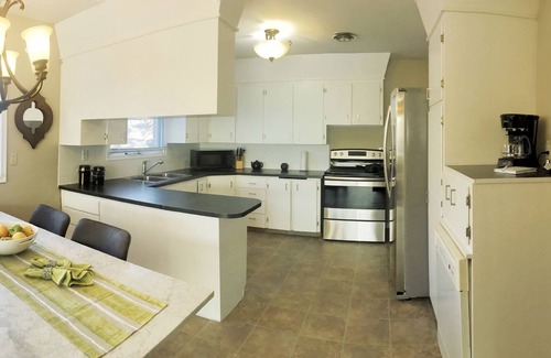 Regina House | The King of Queen has a King size bed and all the amenities of home