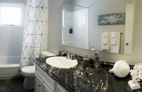 Regina House | The King of Queen has a King size bed and all the amenities of home