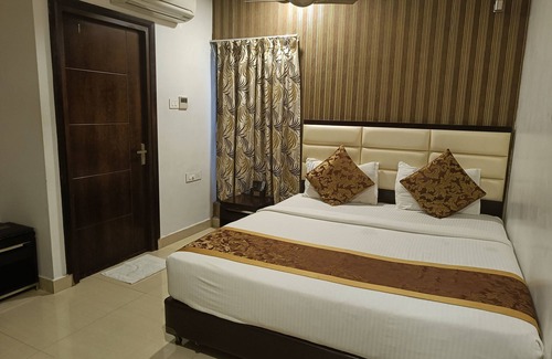 Triplicane Hotel | The Kings Park Residency