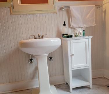 Downtown Toledo Bed & Breakfast | The Kings Throne Inn and Guest House