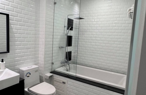 Pom Prap Sattru Phai Hotel | The Kite Hotel