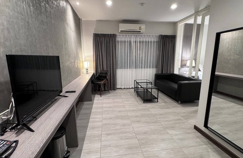 Pom Prap Sattru Phai Hotel | The Kite Hotel