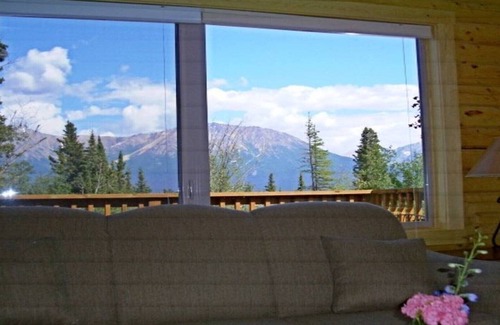 McCarthy House | The Kuskulana at Currant Ridge - Deluxe Private Lodging!