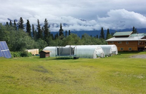 McCarthy House | The Kuskulana at Currant Ridge - Deluxe Private Lodging!