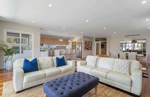 Murrays Beach House | The Lake House - Complete Lakefront Oasis at Murrays Beach, Surrounded by Native Bushland & Wildlife