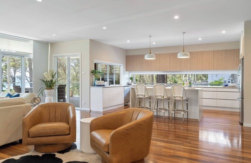 Murrays Beach House | The Lake House - Complete Lakefront Oasis at Murrays Beach, Surrounded by Native Bushland & Wildlife