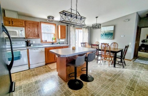 Osage House | The Lake House: Private ATV Swim Fish Kayak Paddle Board Hike Relax