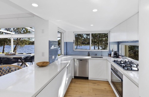 Wamberal House | THE LAKE HOUSE @ WAMBERAL
