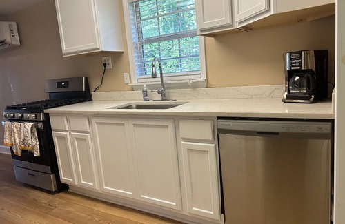 Warwick House | The Lake is Callling you to Creek Cabin