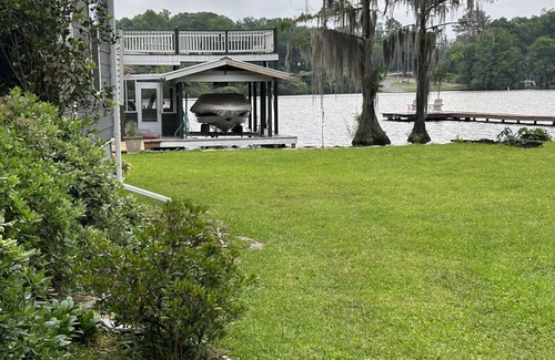 Warwick House | The Lake is Callling you to Creek Cabin