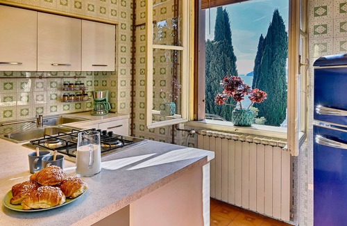 Salo Villa | The Lake is Our Pool ♡ Frontlake Villa & Park/Sleeps 12 +1 Baby/Pet Friendly