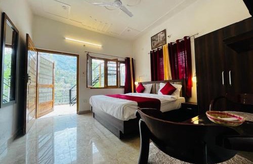 Bhimtal Hotel | The lakehouse by lake & woods