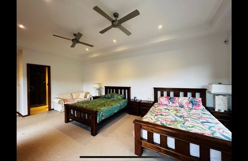 Pakenham House | The Lakehouse with beautiful scenic views/animals