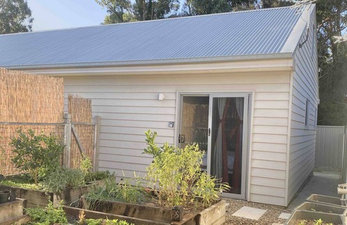 Oak Flats Apartment | The Lakeside Cubby - Close to Lake Illawarra and ALL Shellharbour Amenities