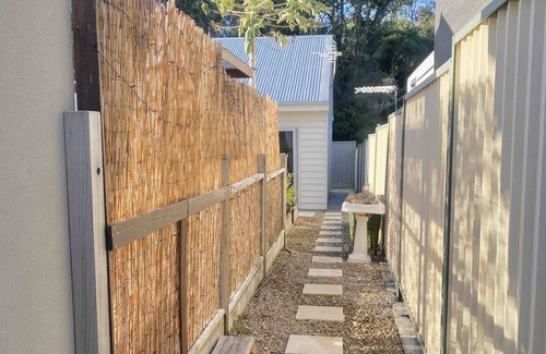 Oak Flats Apartment | The Lakeside Cubby - Close to Lake Illawarra and ALL Shellharbour Amenities