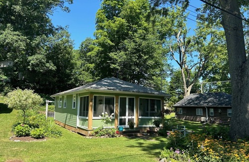 Port Colborne Cottage | The Lakeside Lodge