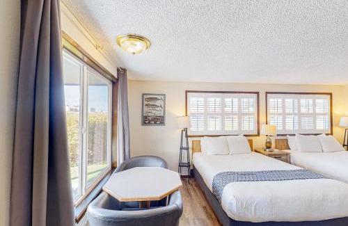 Bandon House | The Lamplighter Inn - Crab Shack and Whale Watching