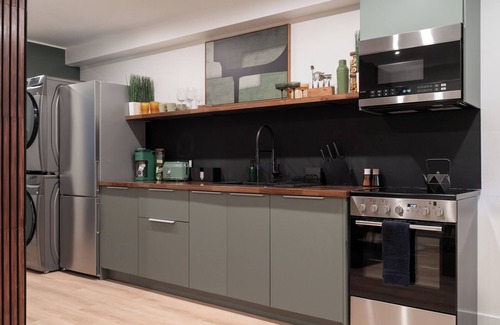 Newburgh Apartment | The Lander Pied-à-terre - pet friendly apartment in Historic Newburgh.