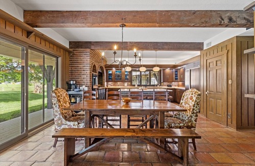 Pleasant Hill House | The Landing(43MO) - Luxurious Lodge Sleeps 20 + Airway Strip + Hot Tub
