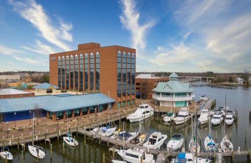 Victoria Boulevard Historic District Hotel | The Landing at Hampton Marina, Tapestry Collection by Hilton