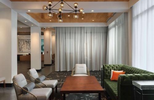 Victoria Boulevard Historic District Hotel | The Landing at Hampton Marina, Tapestry Collection by Hilton