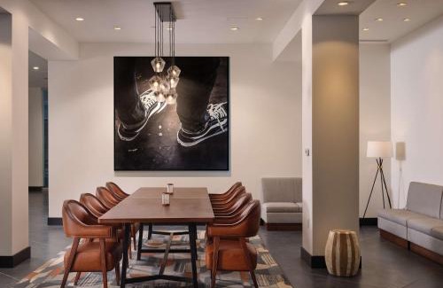 Victoria Boulevard Historic District Hotel | The Landing at Hampton Marina, Tapestry Collection by Hilton