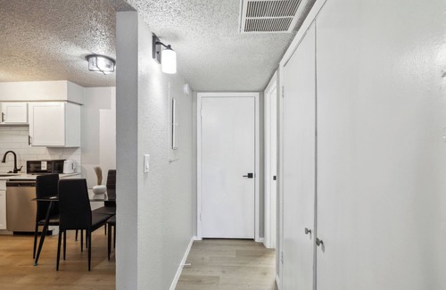 North Arlington Apartment | The Landry 255 | Spacious and Cozy 1 Bedroom 1bth
