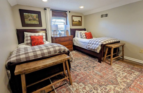 Buena Vista Hotel | The Lanier Room at The Town House Inn - Guesthouse