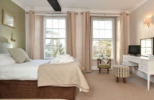 Calne Hotel | The Lansdowne Hotel