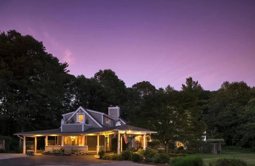 Ledyard House | The Lantern Hill House: Rustic Luxury for Nature Lovers; Minutes to Mystic, CT