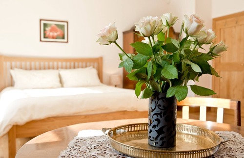 Hay-on-Wye Bed & Breakfast | The Larches Ledbury Bed and Breakfast