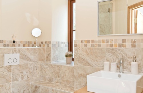Hay-on-Wye Bed & Breakfast | The Larches Ledbury Bed and Breakfast