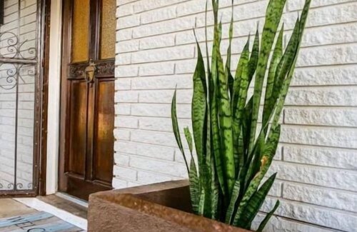 Eastern Division House | The Laredo Home - 3 bed home in a quiet and safe neighborhood