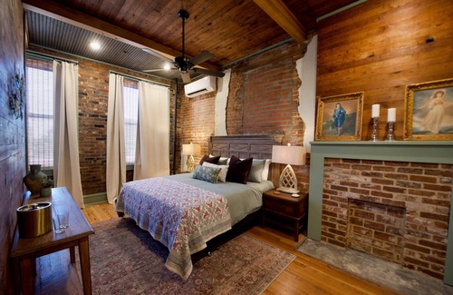 Laurel House | The Laurel Room- The Buzzard's Roost Inn