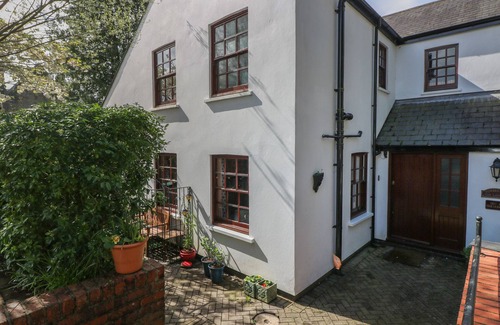 St. Fagans Cottage | THE LAURELS FLAT, romantic, country holiday cottage in St Fagans