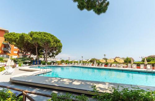 Arenzano Apartment | "The Lavender Spot" con accesso alla spiaggia e alla piscina nell'esclusiva Pineta di Arenzano